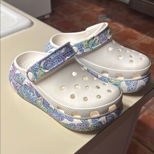 CROCS White and Blue Sandals women’s 5